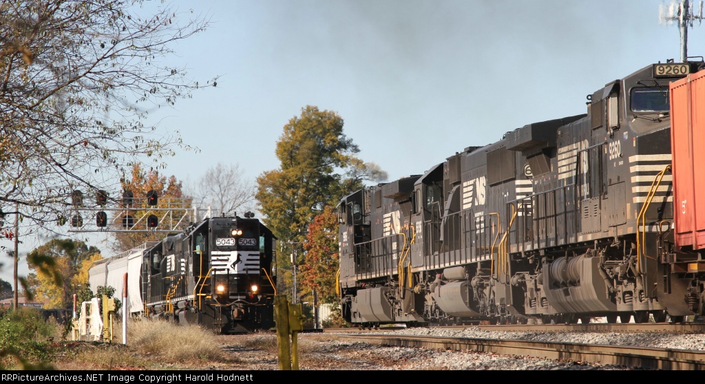 NS 5043 leads train PP05 past a meet with train 213
